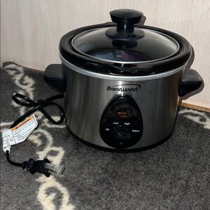 Brentwood 1.5 Quart Slow Cooker in Stainless Steel with 3 Settings